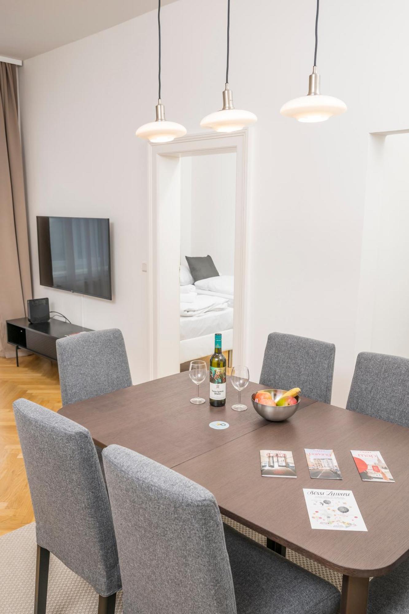 Luxury Suites Liechtenstein Відень Екстер'єр фото